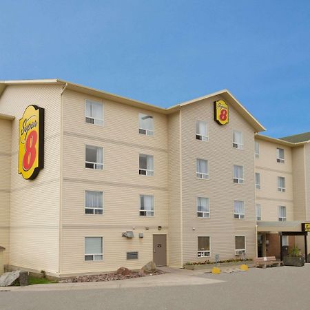 Super 8 By Wyndham Yellowknife Esterno foto
