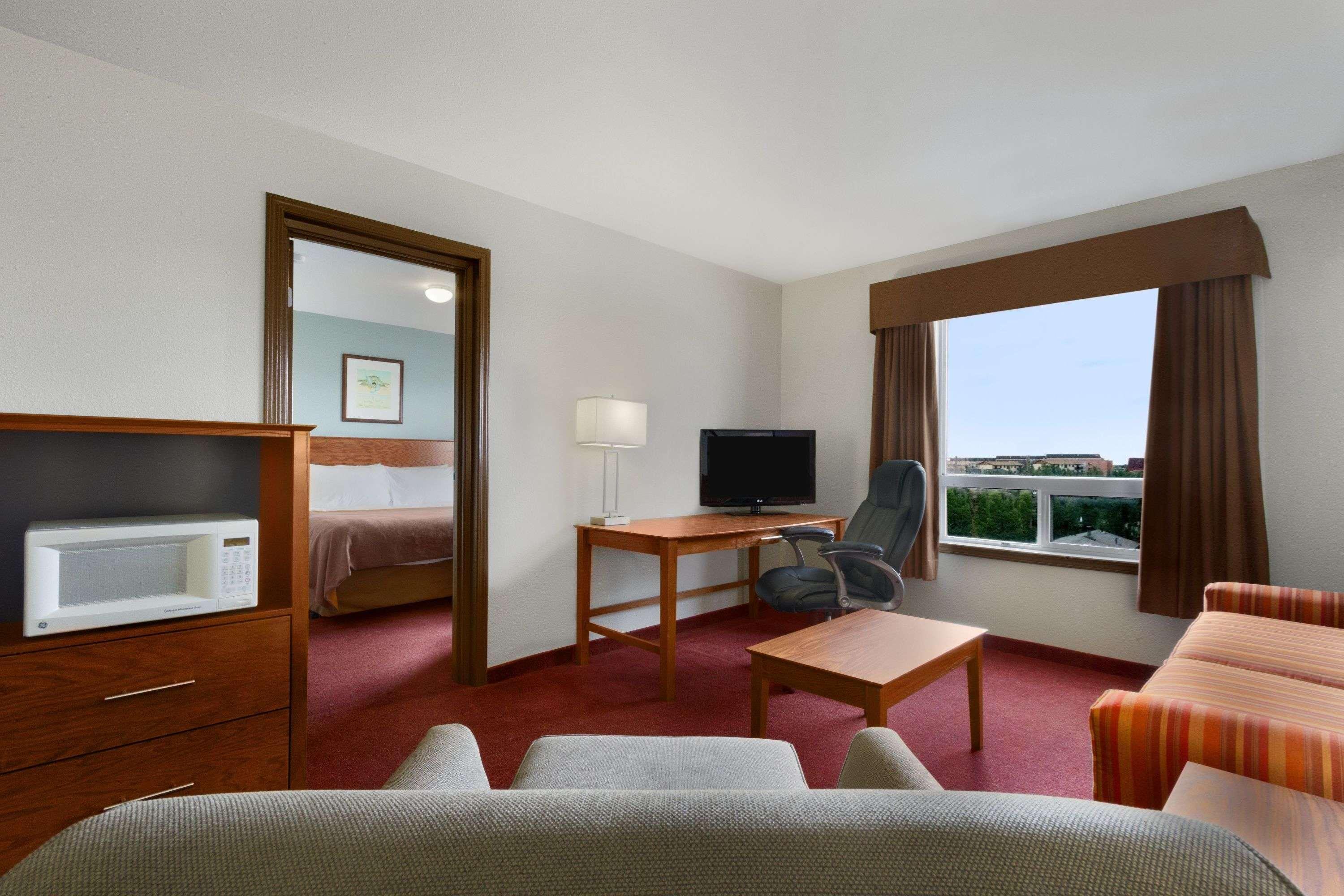 Super 8 By Wyndham Yellowknife Esterno foto