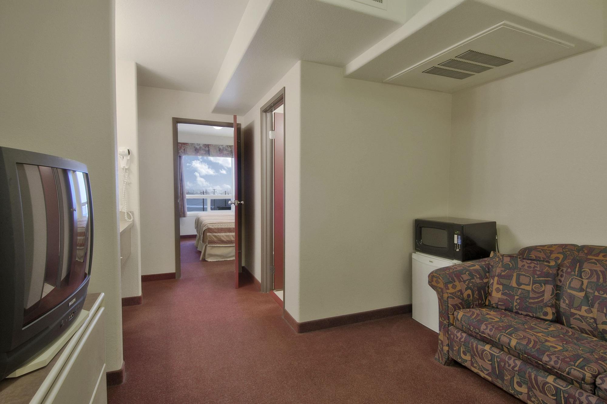Super 8 By Wyndham Yellowknife Esterno foto